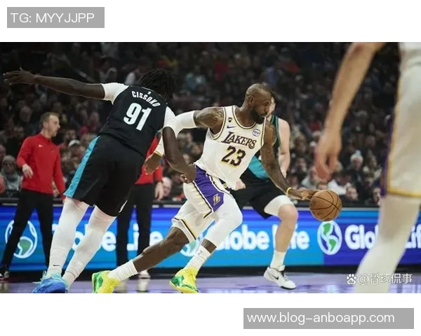 詹姆斯盛赞东契奇末节防守表现令人震惊贡献33分8板11助攻 詹姆斯盛赞东契奇末节防守表现令人震惊贡献33分8板11助攻